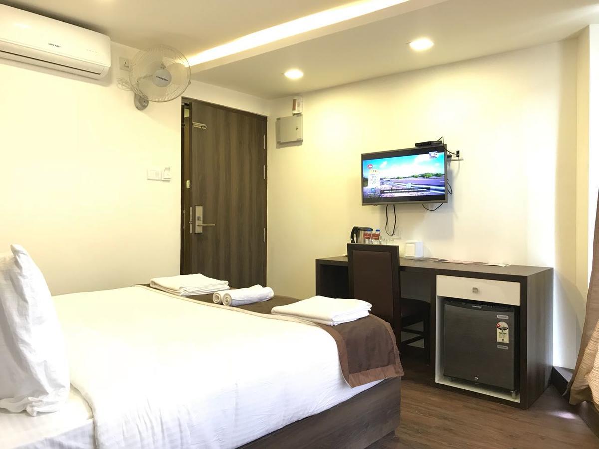 Hotel Royal Inn - Electronic City Bangalore Bagian luar foto